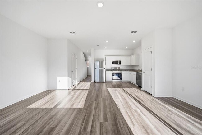 Building Photo - 6155 Daerr Rdg St