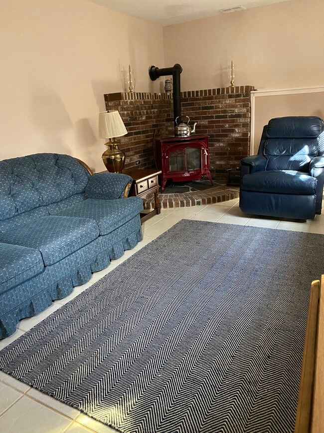 Cozy living room - 35 Griffin Ave