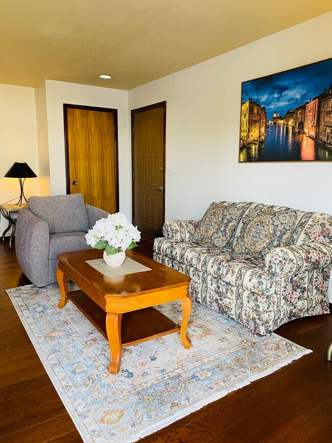 Foto del edificio - 412 N Oakwood Rd