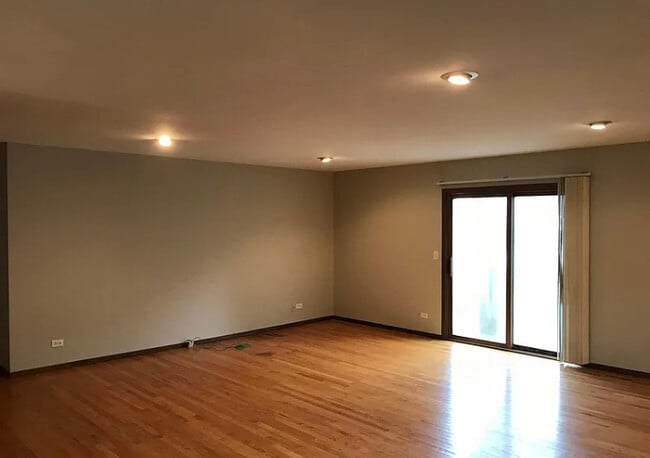 Building Photo - 1500 Kenyon Dr