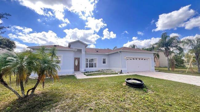 Building Photo - Spacious 4-Bedroom Home in Kissimmee!