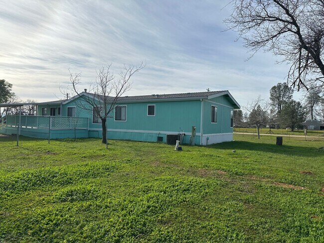 Foto del edificio - Peaceful Country Living on 2 Fenced Acres