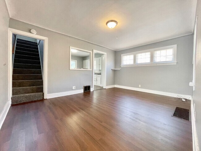 Building Photo - Three Bedroom Home in Muskegon