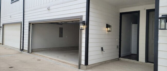Foto del edificio - 2112 Shea Rd