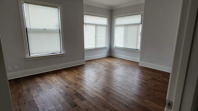 Livingroom - 1667 Washington St