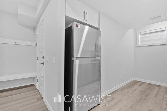 Photo du bâtiment - 8027 Cedric Mah Rd