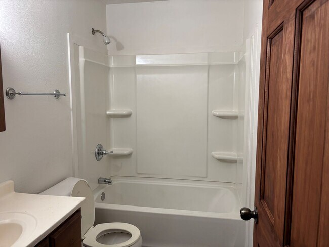 Foto del edificio - 3 bedroom, 2 bath home in Waterloo