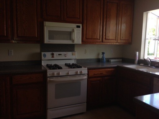 Building Photo - 651 Glenbrook Dr
