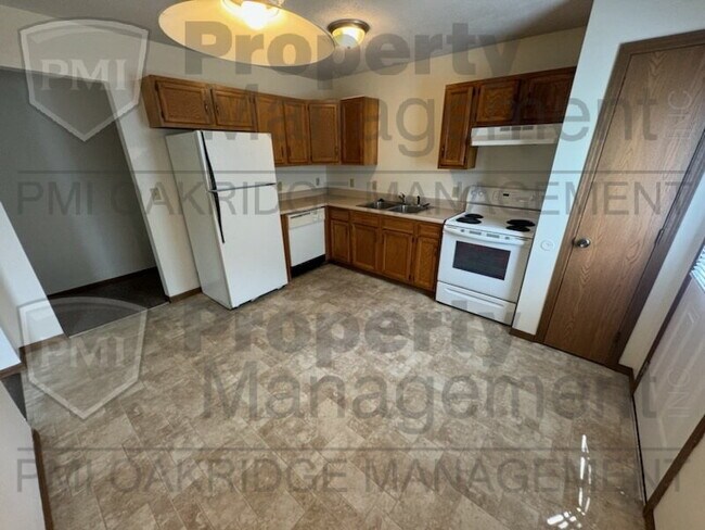 Foto del edificio - Single Level 2 Bed Apartment with Garage