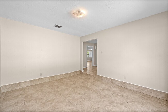 Foto del edificio - 11111 Longcommon Dr
