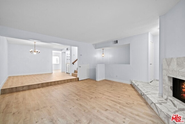 Foto del edificio - 7904 Topanga Canyon Blvd