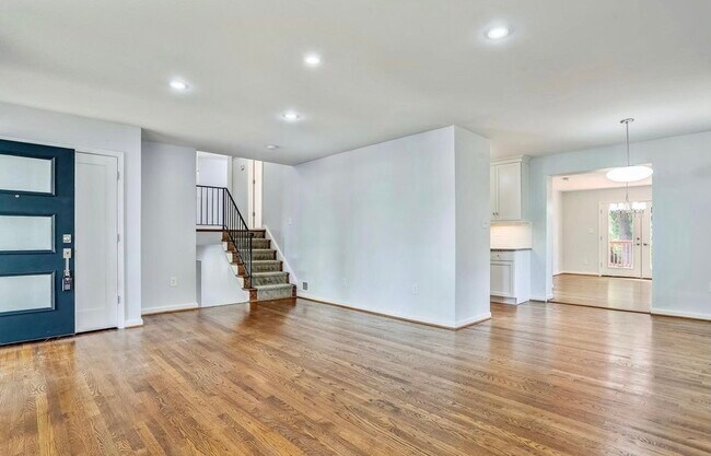 Building Photo - 10316 Julep Ave