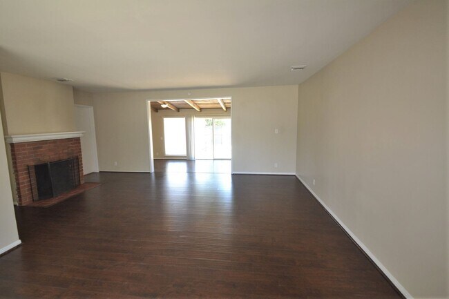 Foto del edificio - 17046 Saticoy St