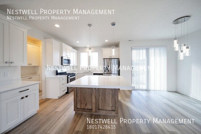 Building Photo - Charming 3-bed Townhome in Daybreak