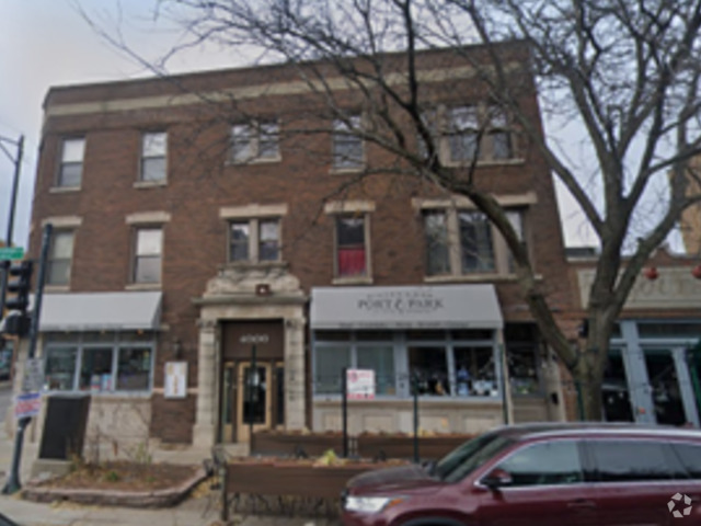 Building Photo - 4002 N Southport Ave