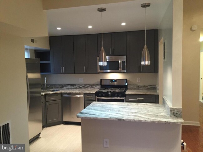 Foto del edificio - 11350-11348 Cherry Hill Rd