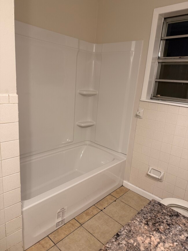 Building Photo - 405 Dent St