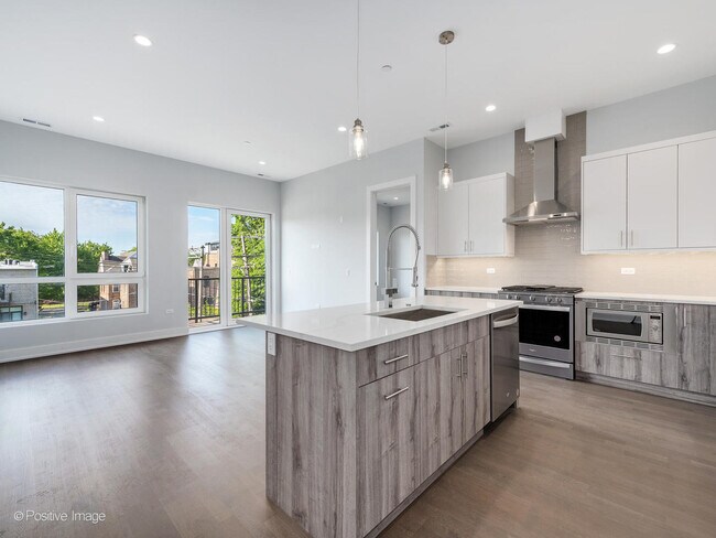 Foto del edificio - 2139 W Madison St