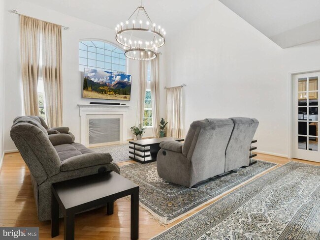 Foto del edificio - 14301 Autumn Crest Rd