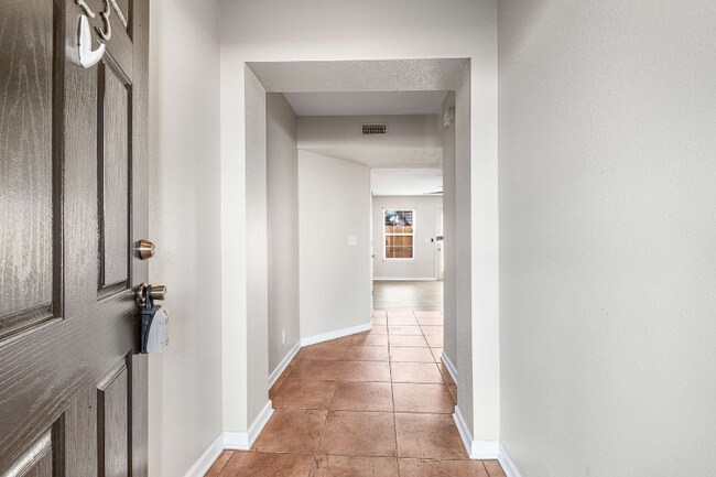 Foto del edificio - 423 Shoshone Pl