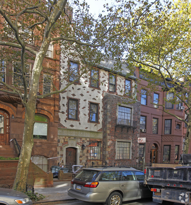 Building Photo - 874 President St