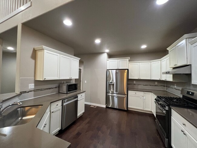 Foto del edificio - 4 Bedroom House For Rent In Hood River