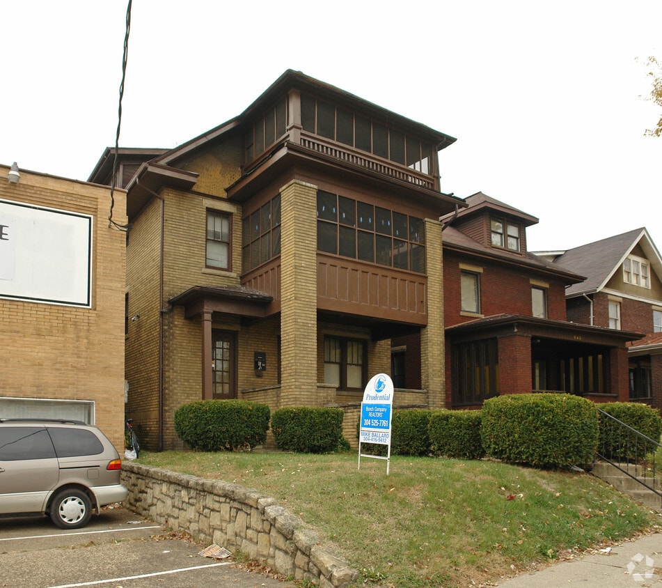 Building Photo - 627 1st St