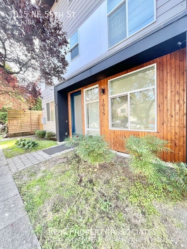 Photo - 1015 NE 55th St House