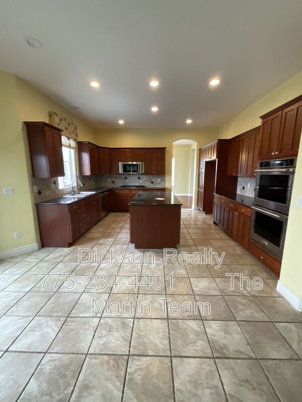 Building Photo - 2810 Halo Dr