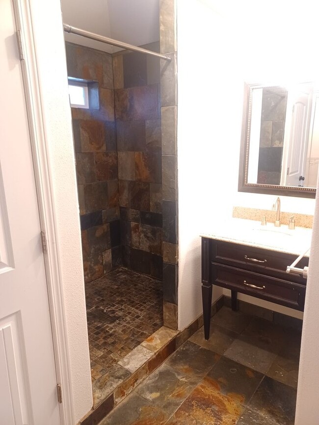 Foto del edificio - 3 Bedroom 2 Bath- House