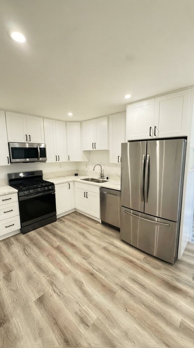Building Photo - 6512 Osler St