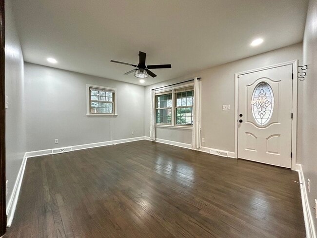 Foto del edificio - 5922 Amity Pl