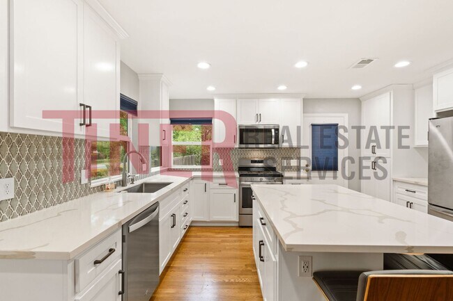 Building Photo - Nicely Updated Tahoe Park Gem on Huge Lot!