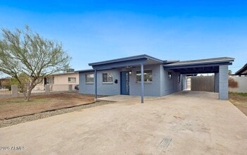 Building Photo - 2068 E Howe Ave
