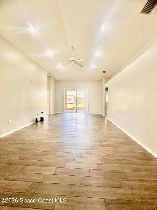 Foto del edificio - 2817 Mondavi Dr