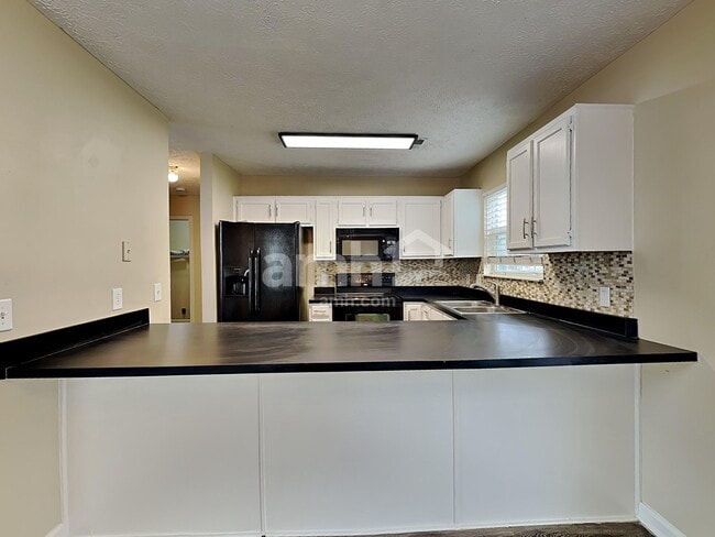 Building Photo - 3107 Creekview Ln