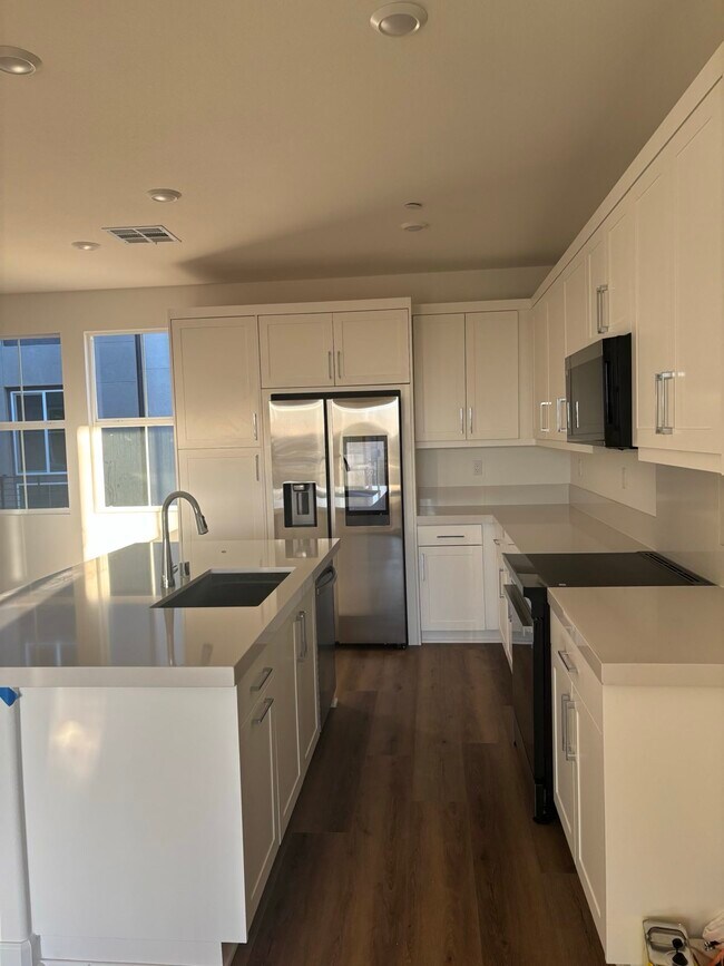 Cocina con electrodomésticos - 438 Caliper Way