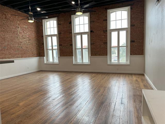 Building Photo - 214 W Main St