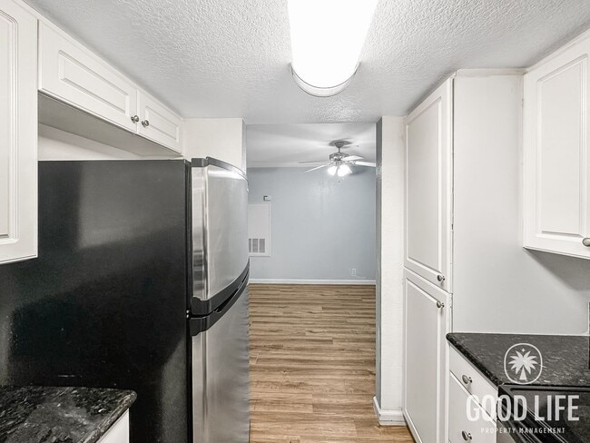 Foto del edificio - Spacious Dual-Master Home with Private Yard & Resort-Style Amenities