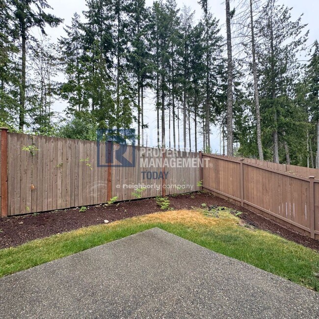 Building Photo - Beautiful Modern 6 Bedroom Home In Tehaleh!