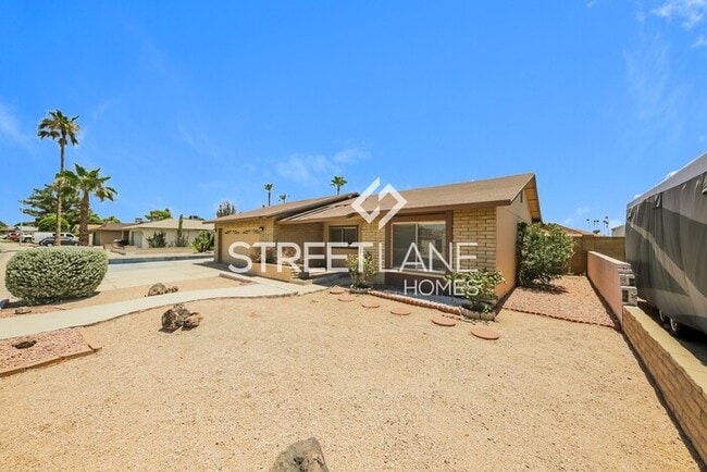 Building Photo - REDUCED!