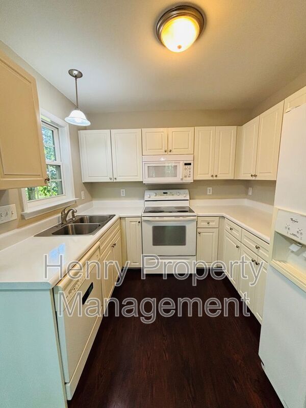 Foto del edificio - 104 Back Woods Cir
