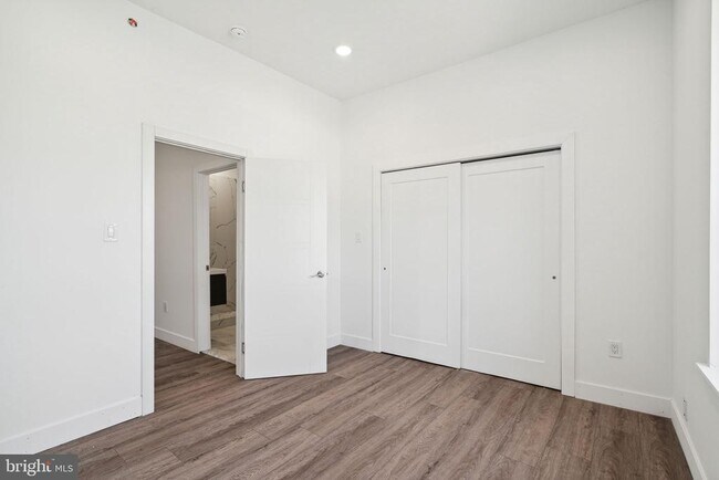 Foto del edificio - 5164 Ridge Ave