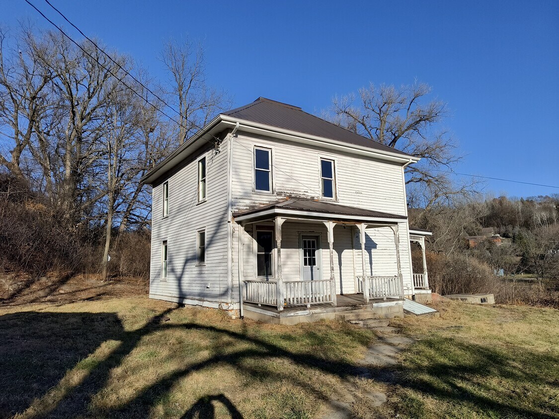 2705 College Dr, Decorah, IA 52101 House Rental in Decorah, IA