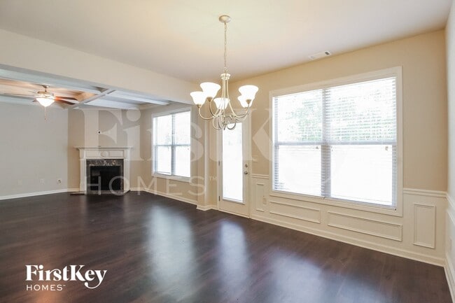 Building Photo - 7391 Silk Tree Pointe