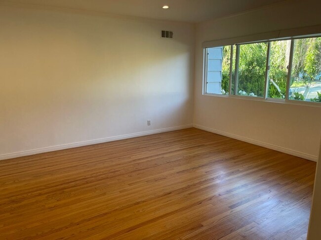 Building Photo - 5623 Murietta Ave