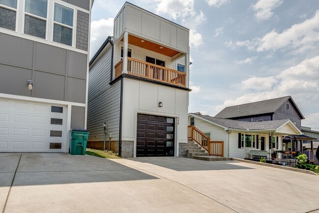 Building Photo - AVAILABLE June 1st. UPDATED 3 Bedroom Home close to Everything East Nashville! Fenced in backyard...