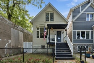 Building Photo - 437 W 44th Pl