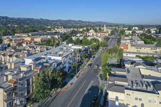 Chateau Toluca Apartments photo'