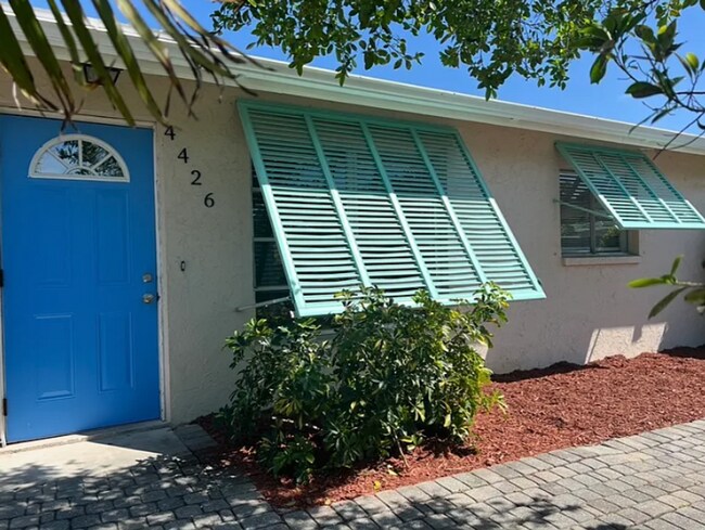 Building Photo - Spacious 2/1 duplex home in the Imperial Shores neighborhood